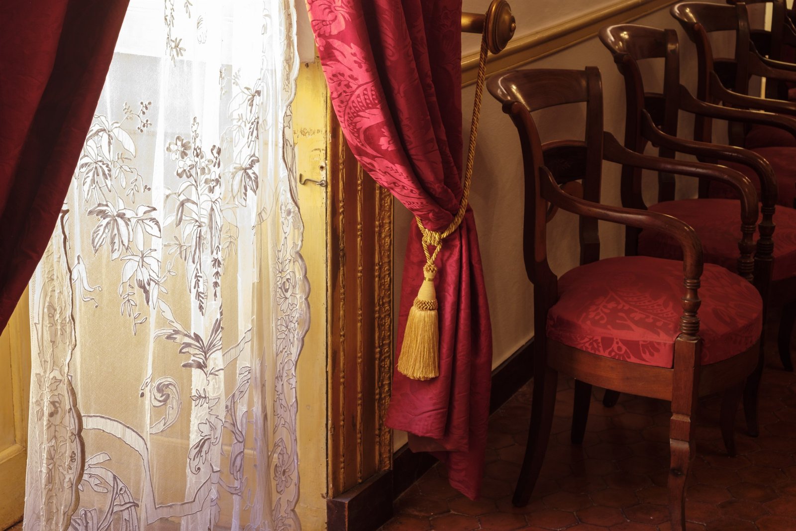 Detalle de una cortina del salón de baile